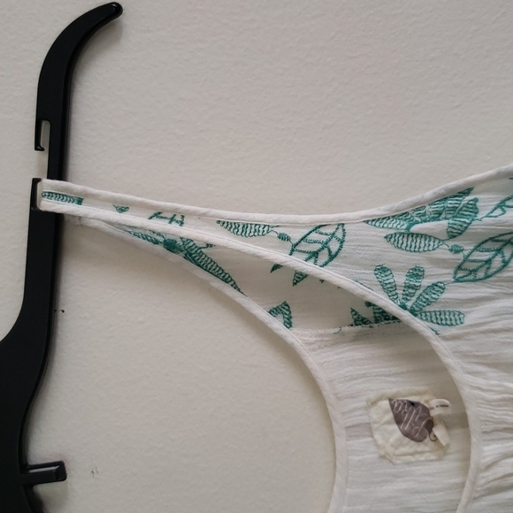 Anthropologie Lilka Green Cream Boho Ruffle Trim tank top embroidered Scoop Neck - Picture 7 of 10